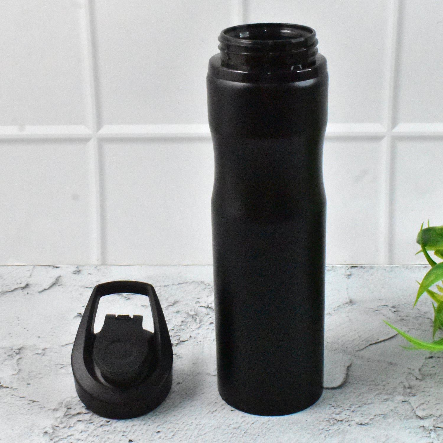 Stainless Steel Insulated Vacuum Water Bottle (600 ml Approx)