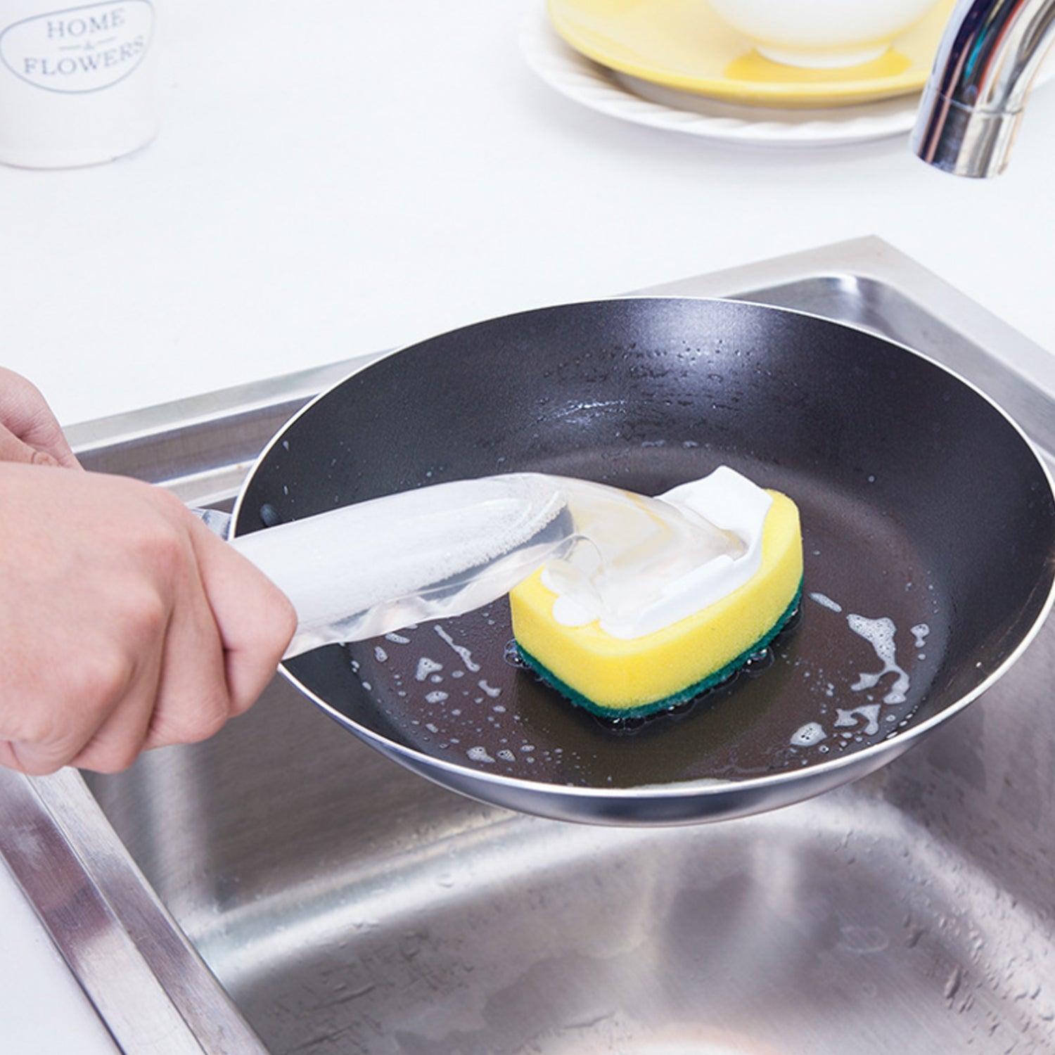 7200 Liquid dispensing Scrub widely used for washing and cleaning utensils and all kitchen stuff to make them again clean and shiny. freeshipping DeoDap