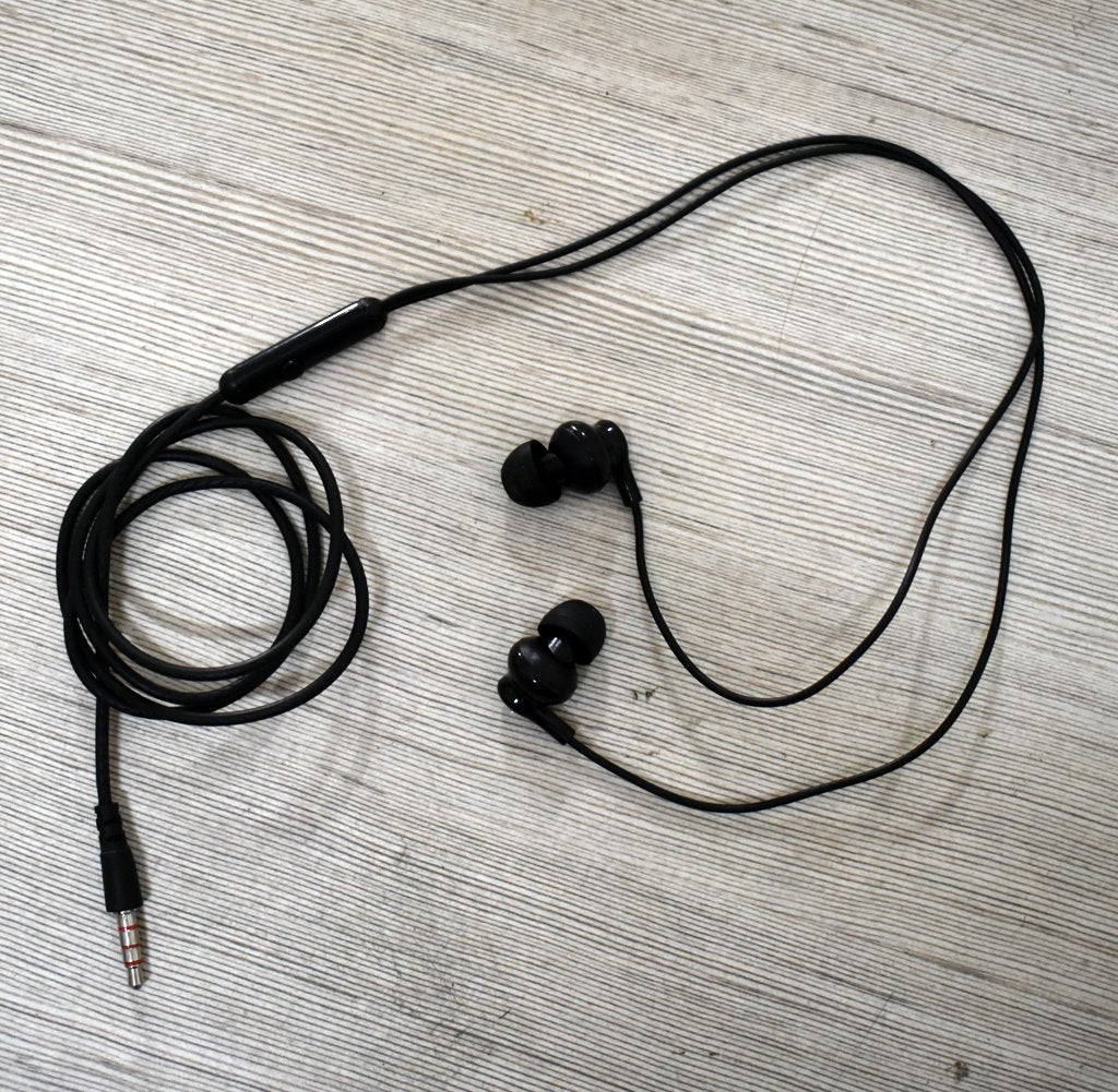 6035 Headphone Isolatinc headphones with Hands-free Control
