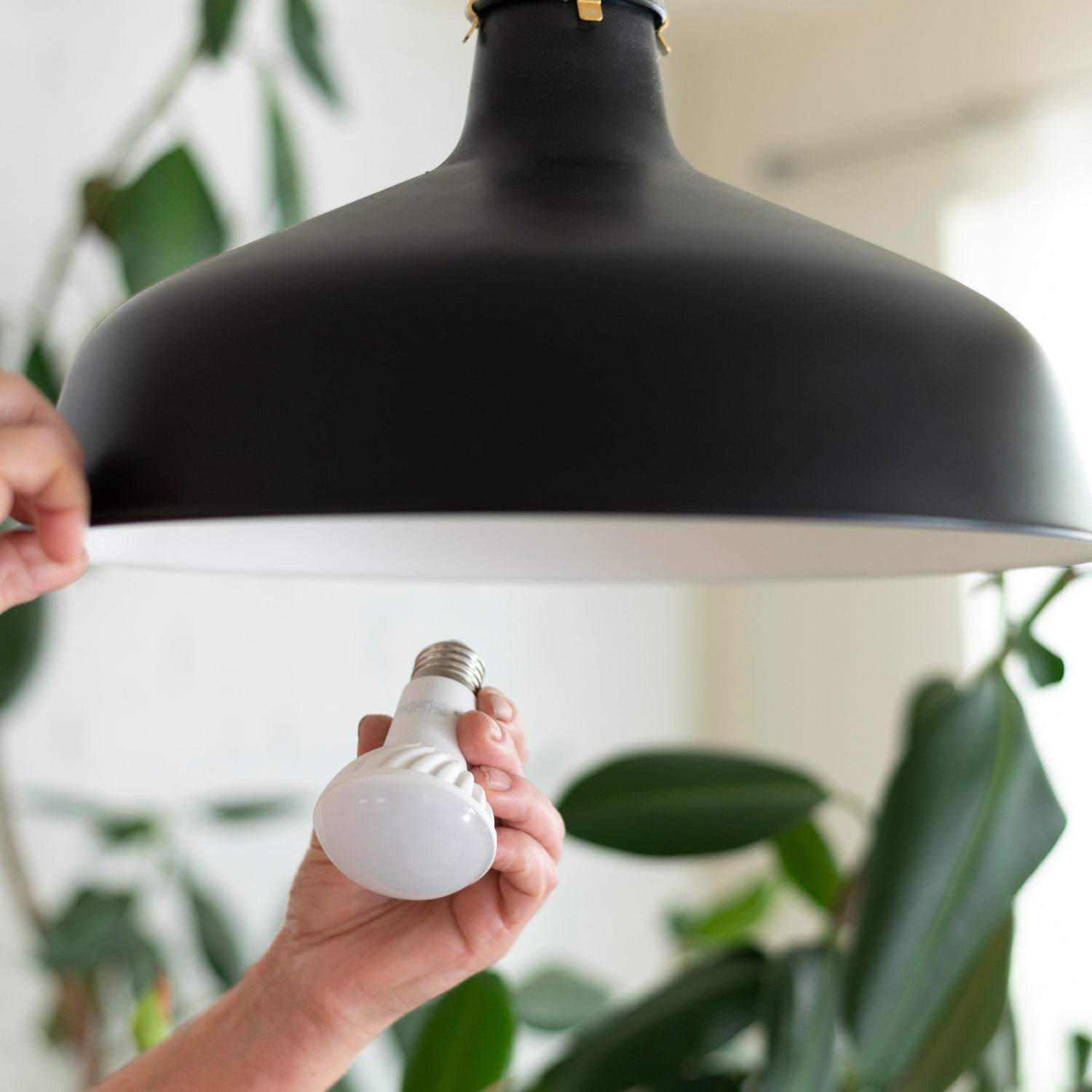3396 High-Power 12W LED Light Bulb, Brightness LED Bulb White, General Lighting Bulb, Energy Saver Superior Light , LED Bulb, Cool White For every room: bedroom, living room, kitchen, garage, bathroom
