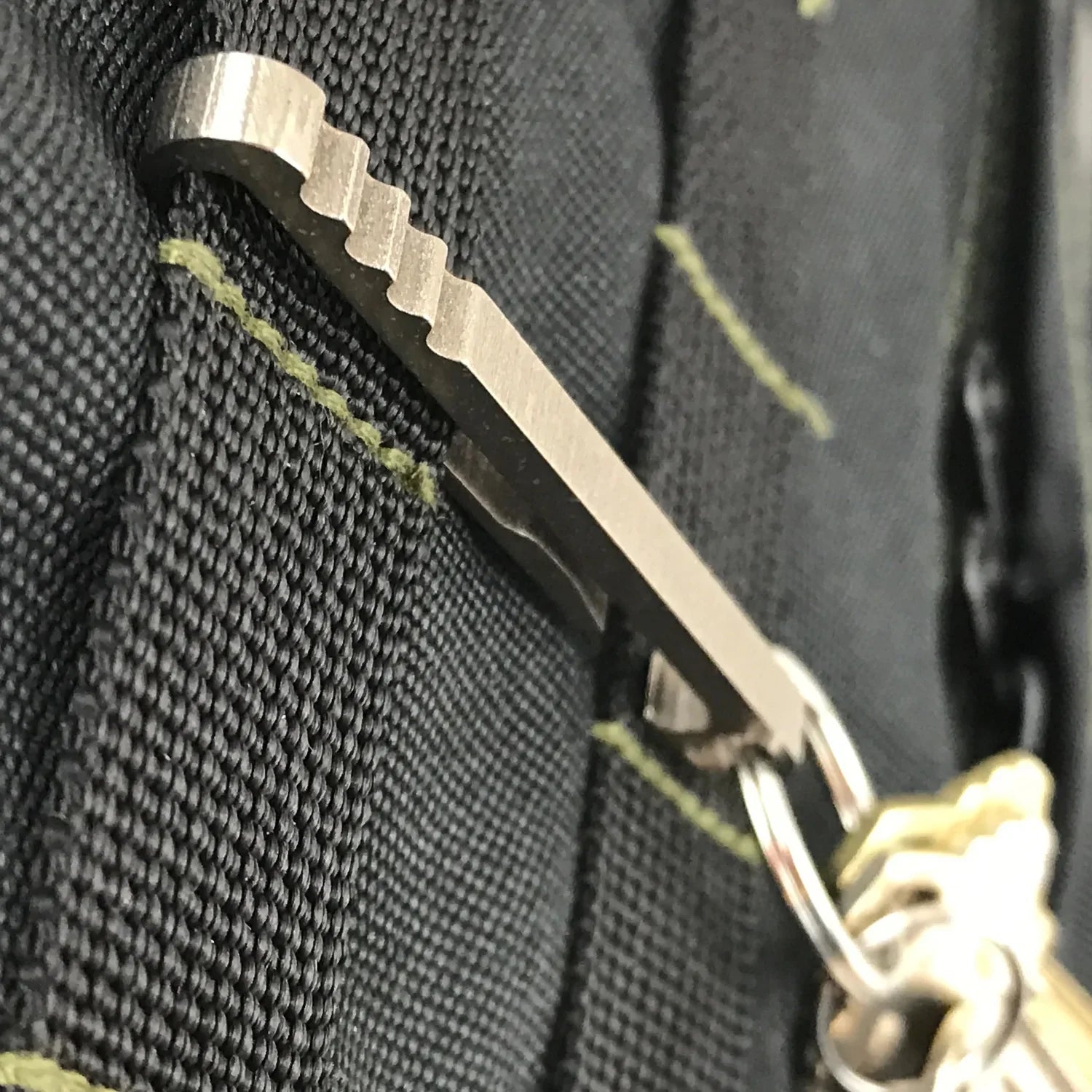 4055 Pocket Clip Anti‑Damage for Hanging Keys for Hanging Flashlights ( 1 pcs ) 