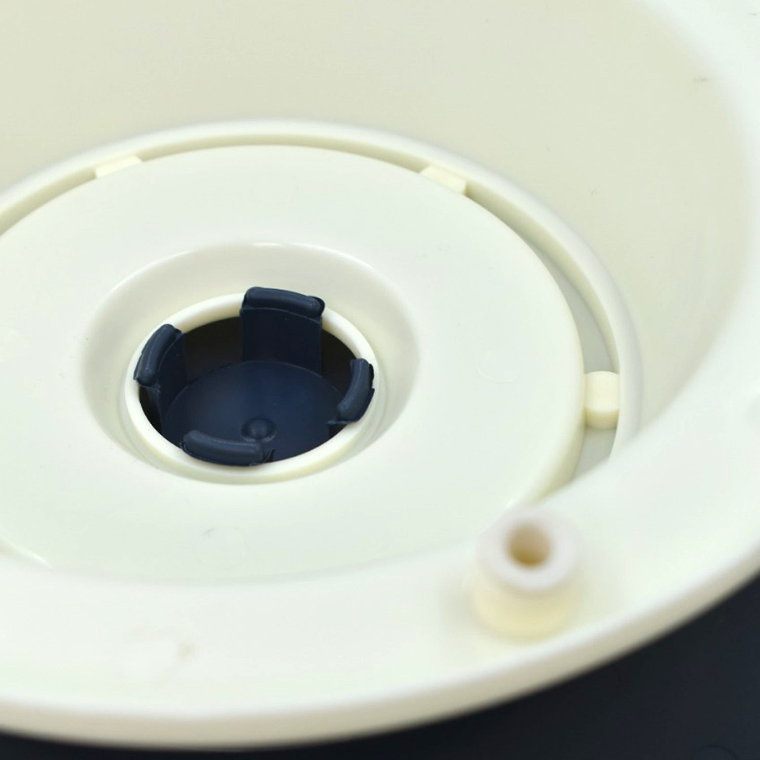2734 Cake Blue Turntable used widely in bakeries and some of the household places while making and decorating cake and all purposes. freeshipping - DeoDap
