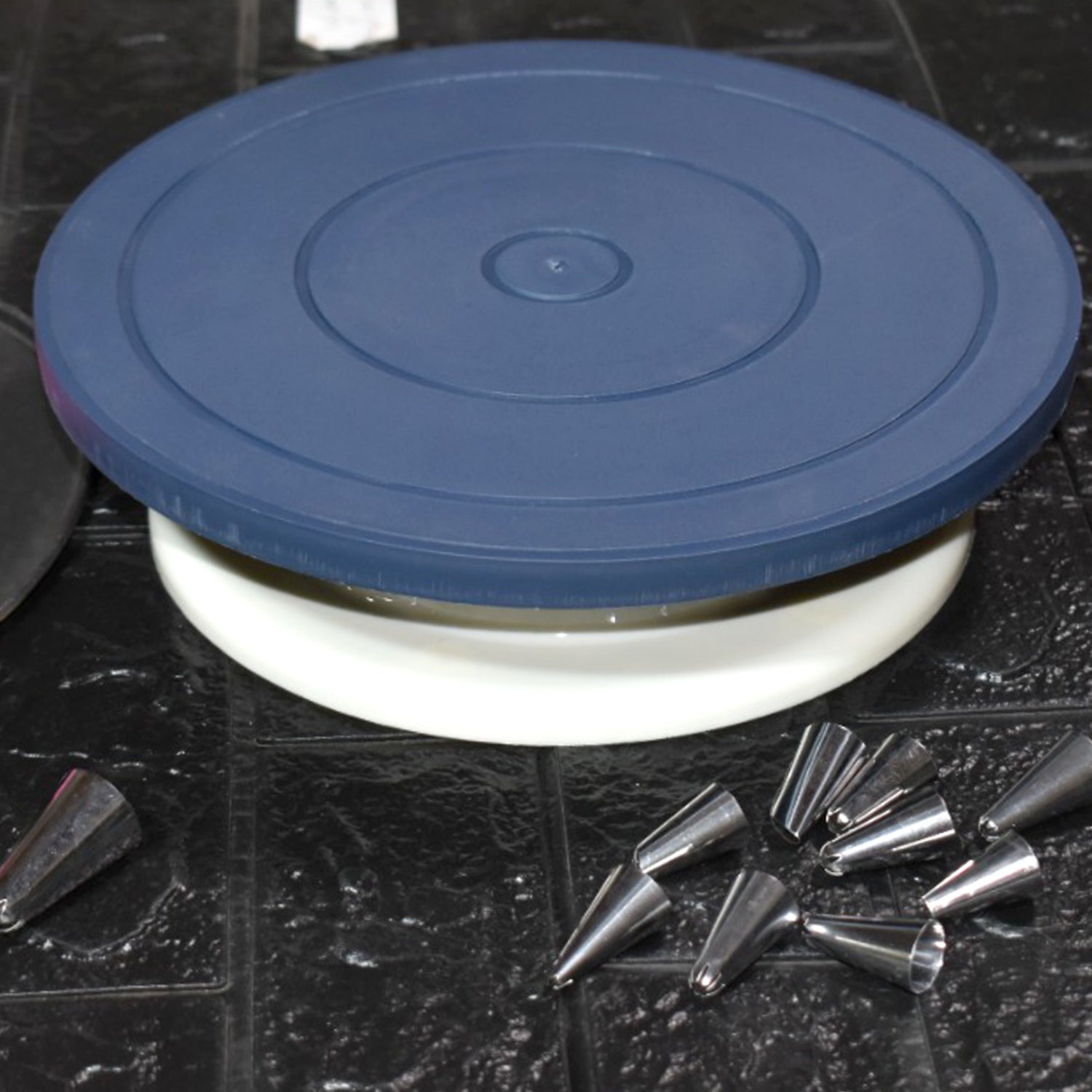 2734 Cake Blue Turntable used widely in bakeries and some of the household places while making and decorating cake and all purposes. freeshipping - DeoDap