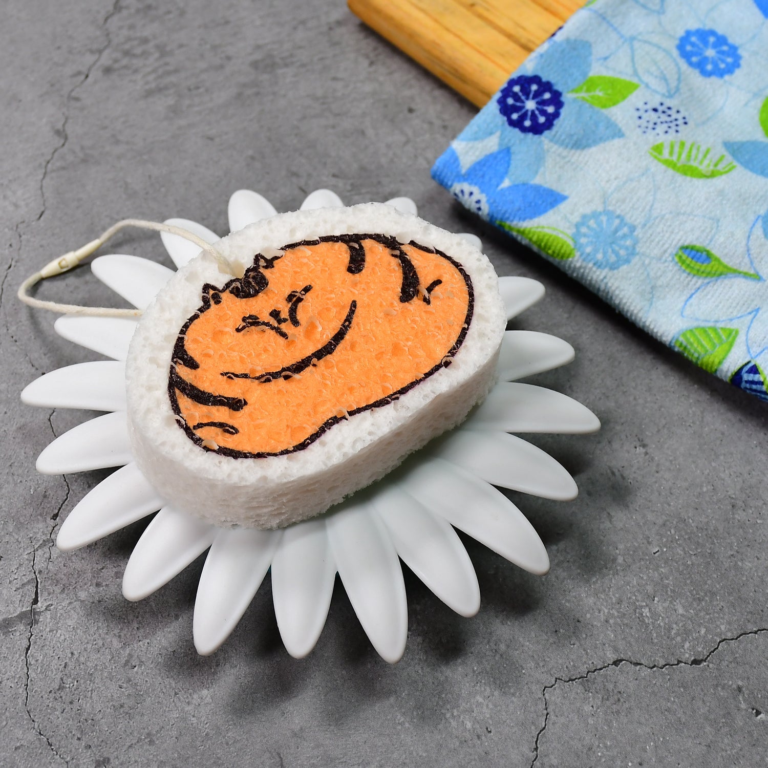 6428A Compressed Wood Pulp Sponge. Creative Cartoon Design Scouring Pad Dishwashing Absorbing Pad. Kitchen Cleaning Tool. DeoDap