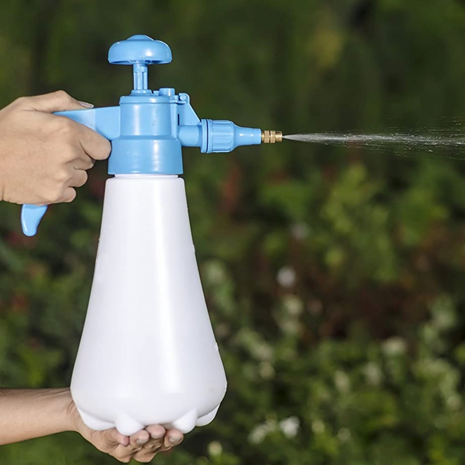 9023 1 litre Garden Sprayer used in all kinds of garden and park for sprinkling and showering purposes.