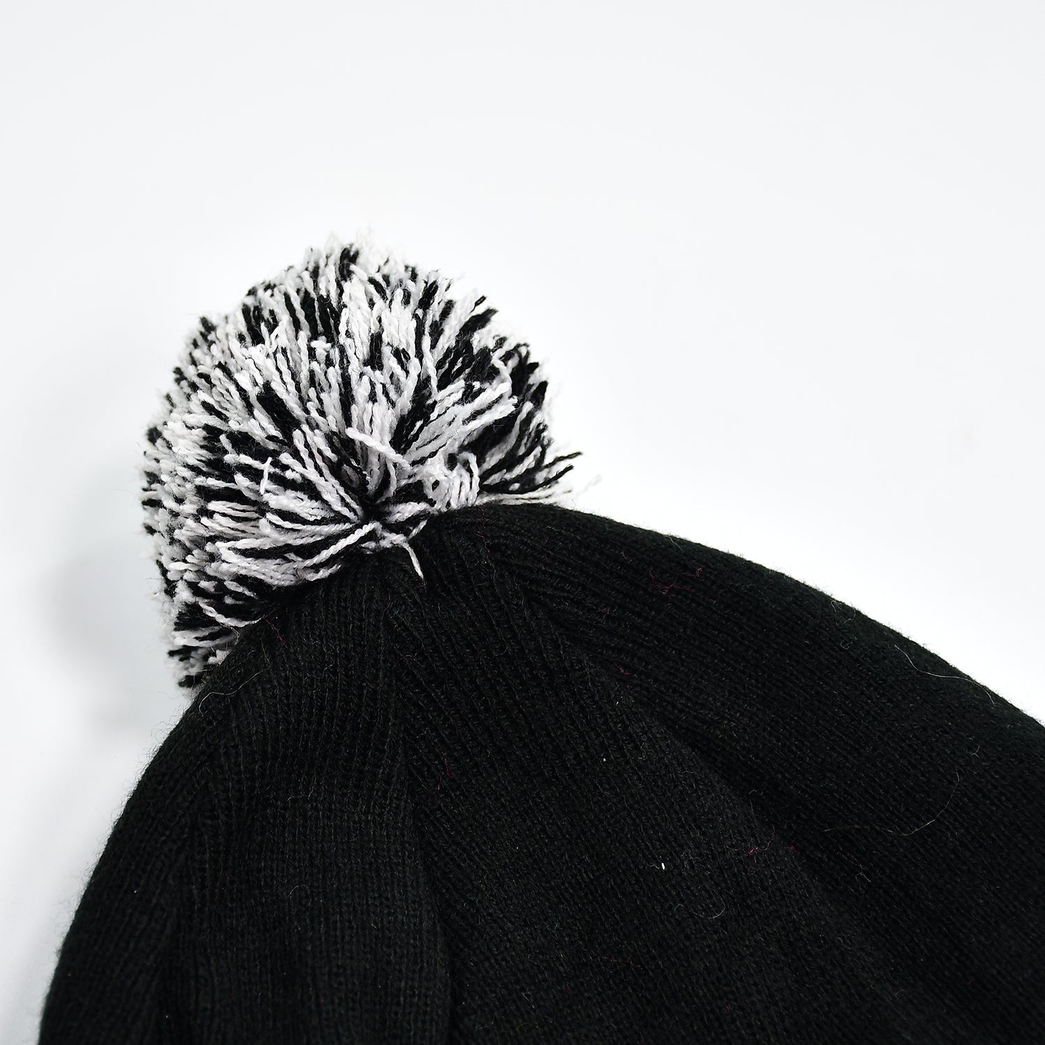 6341 Men's and Women's Skull Slouchy Winter Woolen Knitted Black Inside Fur Beanie Cap. DeoDap