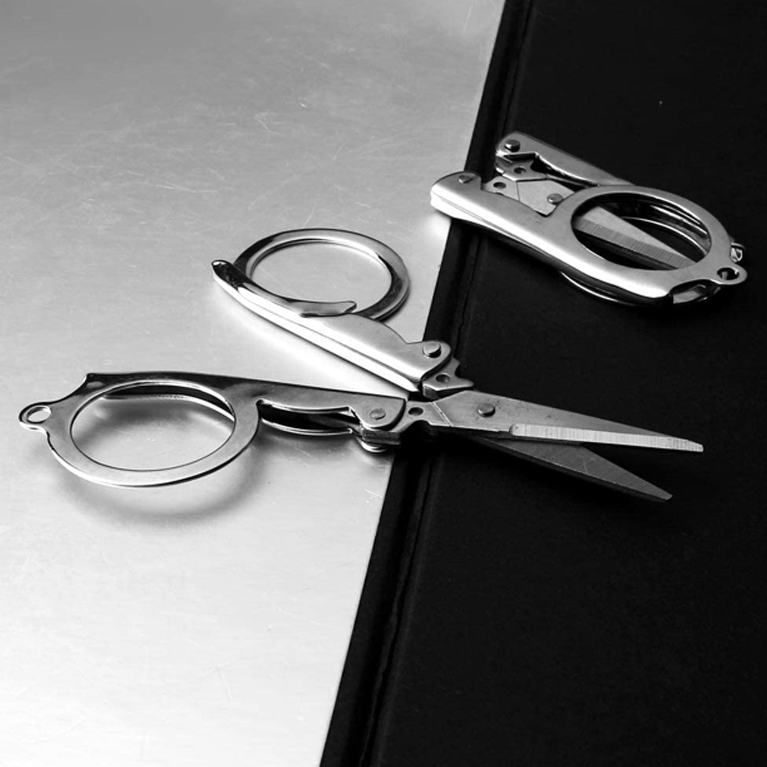 1784 Folding Scissor 3.5inch used in crafting and cutting purposes for children’s and adults.