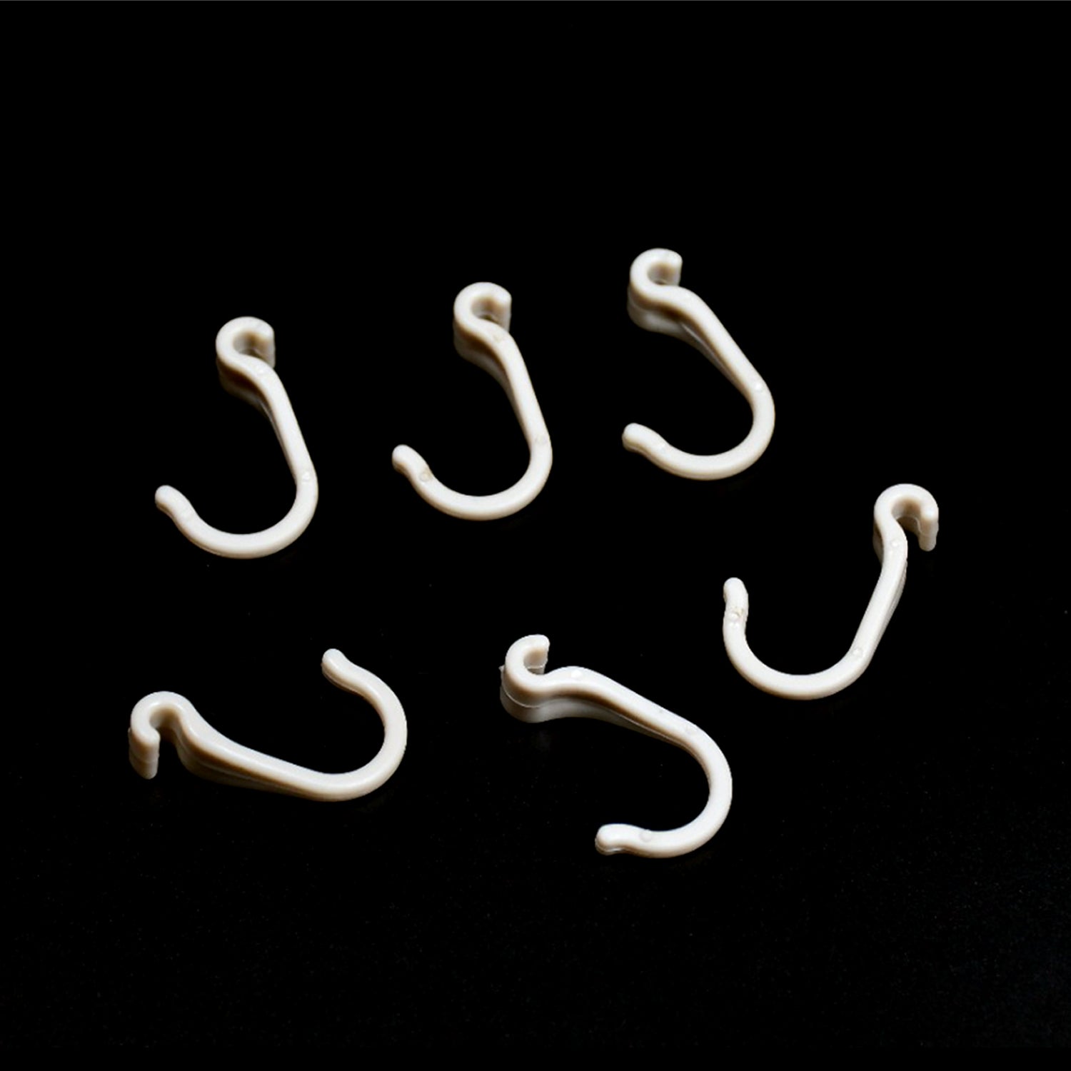 9069 6pc Small plastic hooks DeoDap